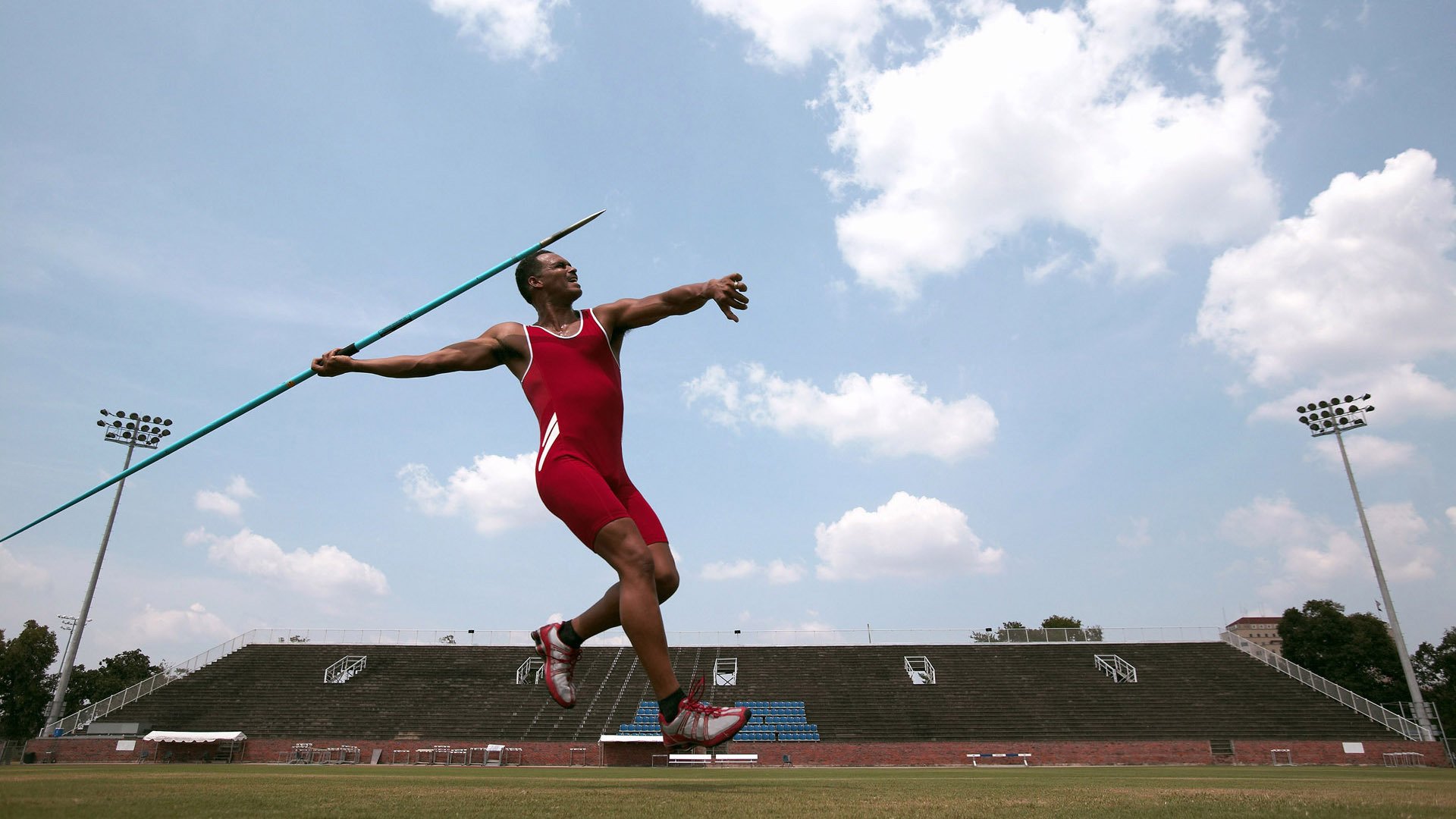 奥预赛中国女足迎战 球迷齐声呐喊助威，中国女足奥预赛视频